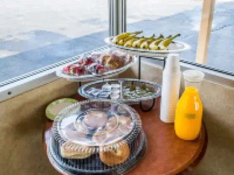 Economy Inn & Suites Hotels in Warren