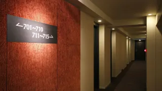 22040u000000j7c0q236D R 320 180 R5 D