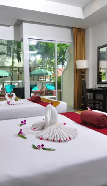 ห้องพรีเมียร์มีทางเดินไปยังสระว่ายน้ำ