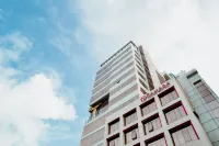 Ramada by Wyndham Manila Central Hotel dekat IEMELIF Cathedral