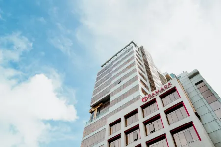Ramada by Wyndham Manila Central Отели рядом с достопримечательностью «AUG Student Services Manila»