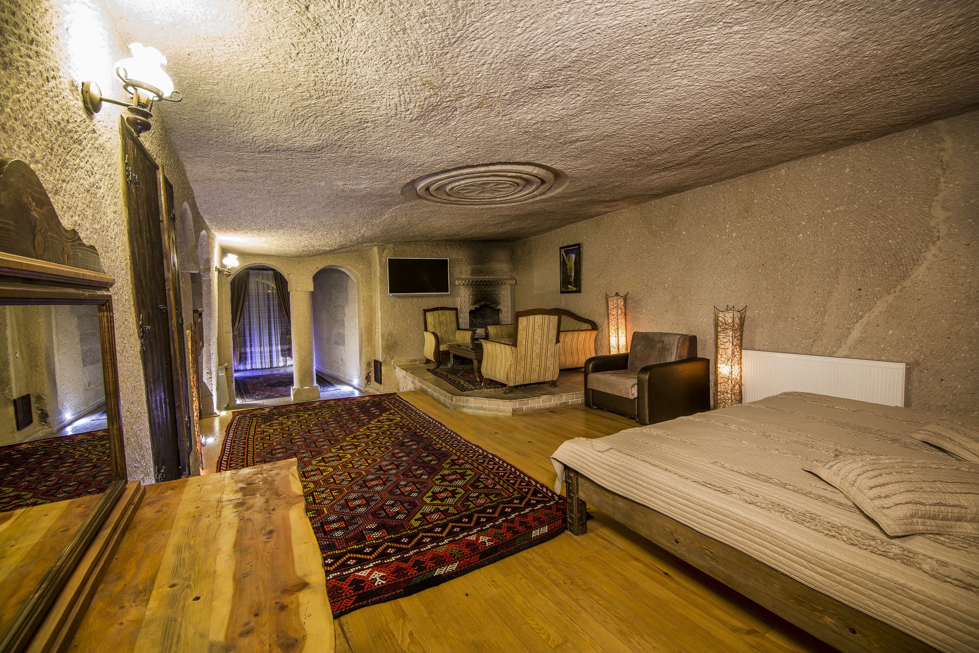 Roma Cave Suite