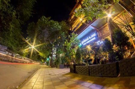 RS II Guesthouse Отели рядом с достопримечательностью «Уот Ауналом Монастери»