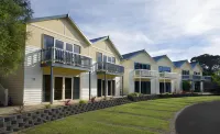Boathouse Resort Studios and Suites