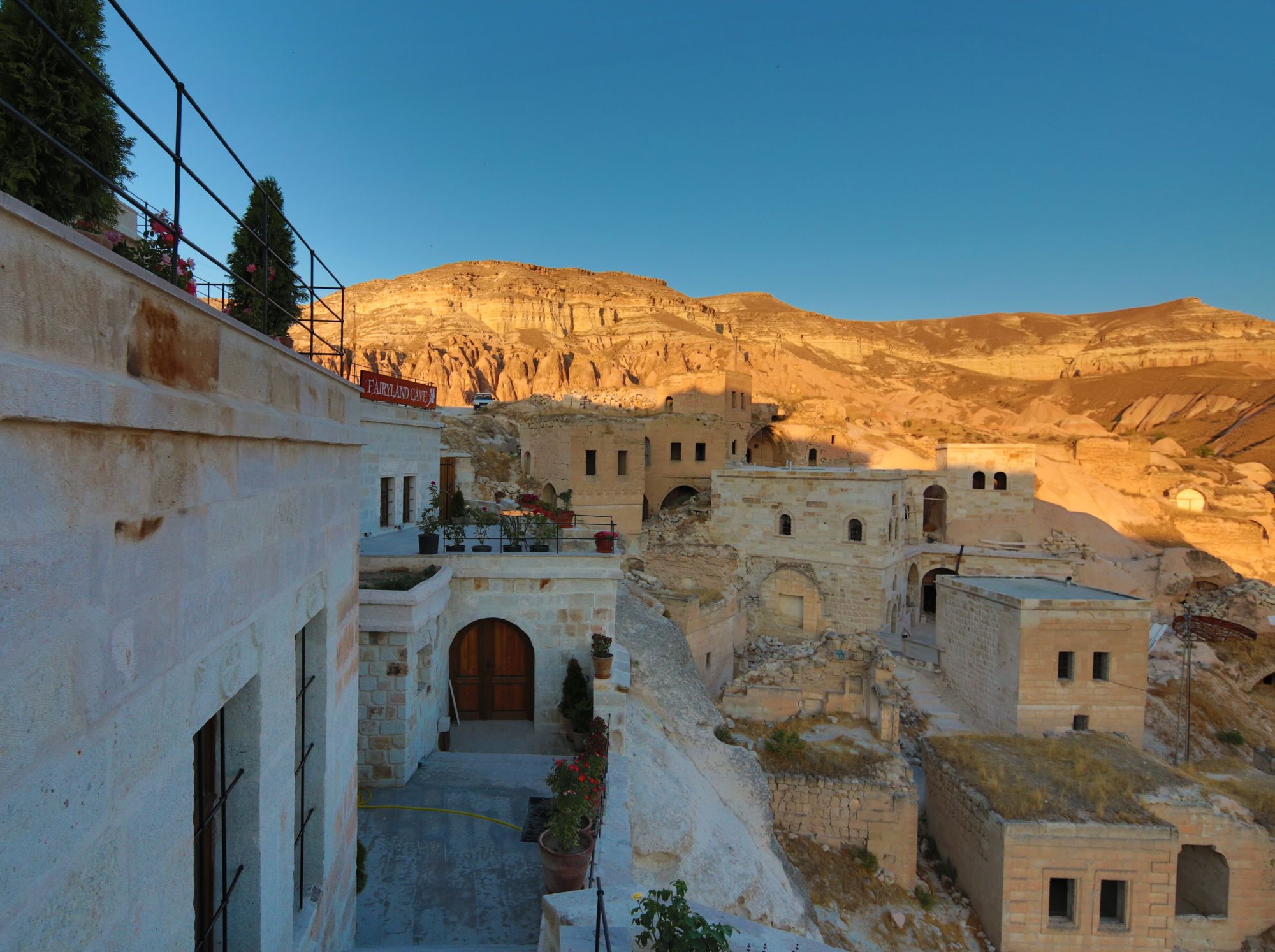 Fairyland Cave Hotel