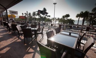 The Beach Front Resort, Pattaya