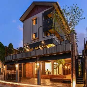 Cozy Inn Chiang Mai Отели рядом с достопримечательностью «Храм Ват-Пхра-Сингх»