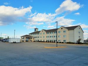 Oak Hill Inn & Suites