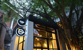 STrips the Poshtel - Hostel - Housity