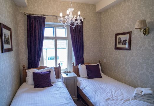 2. 더 올드 홀 호..