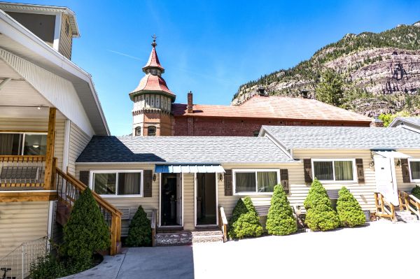 Abram Inn & Suites