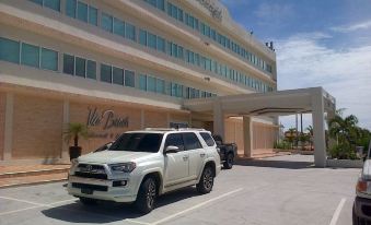 Tucacas Beach Hotel