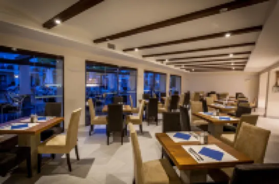 Paloma Blanca Boutique Hotel