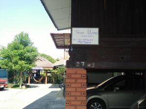 Three Moons Homestay