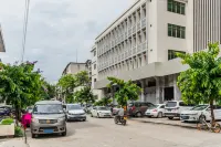 Park Lane Yiju Hotel (Jiangmen Taishan Pedestrian Street Pinghu Road) - Parking