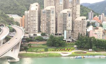 Lake Hotel