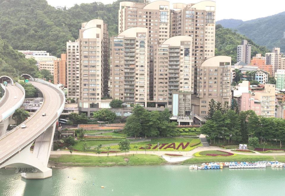 레이크 호텔의 리셉션 모습