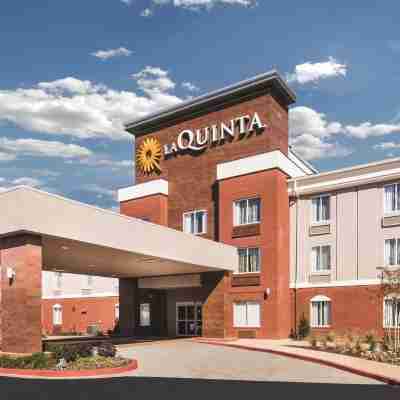 Holiday Inn Express & Suites Milledgeville Hotel Exterior