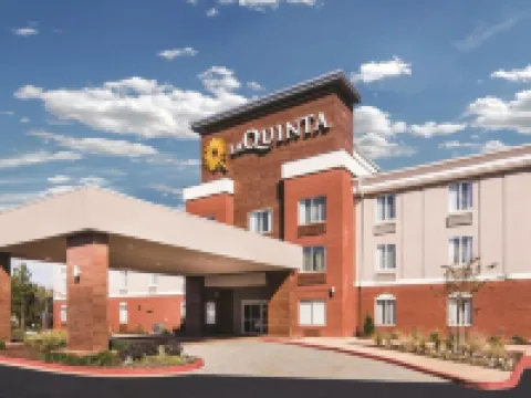 Holiday Inn Express & Suites MILLEDGEVILLE by IHG Ξενοδοχεία στην πόλη Baldwin County