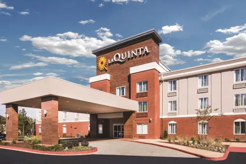 Holiday Inn Express & Suites MILLEDGEVILLE by IHG