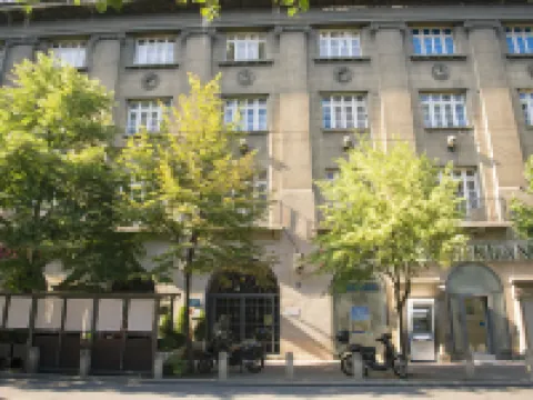 シティ ネスト モダン & コージー スイーツ ベオグラードのホテル