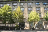 City Nest Modern & Cozy Suites Hotellit kohteessa 