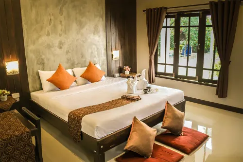 Thanawong Pool Villa Hotels in Amphoe Si Samrong