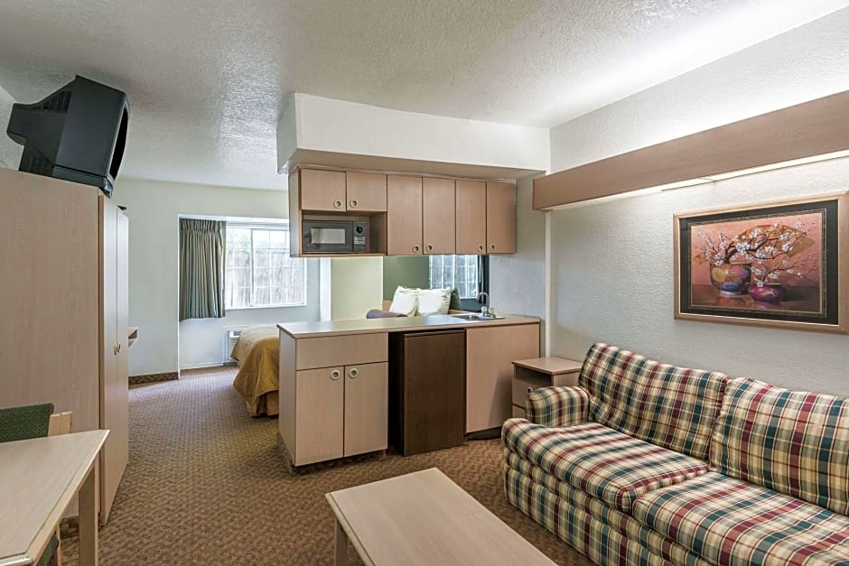 Quality Inn Downtown - near Market Square