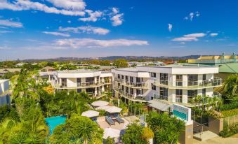 Bayview Beachfront Apartments, in Town Right on the Beach