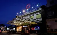 Grand Elite Hotel Pekanbaru Hotels near Gedung Serbaguna Politeknik Caltex Riau