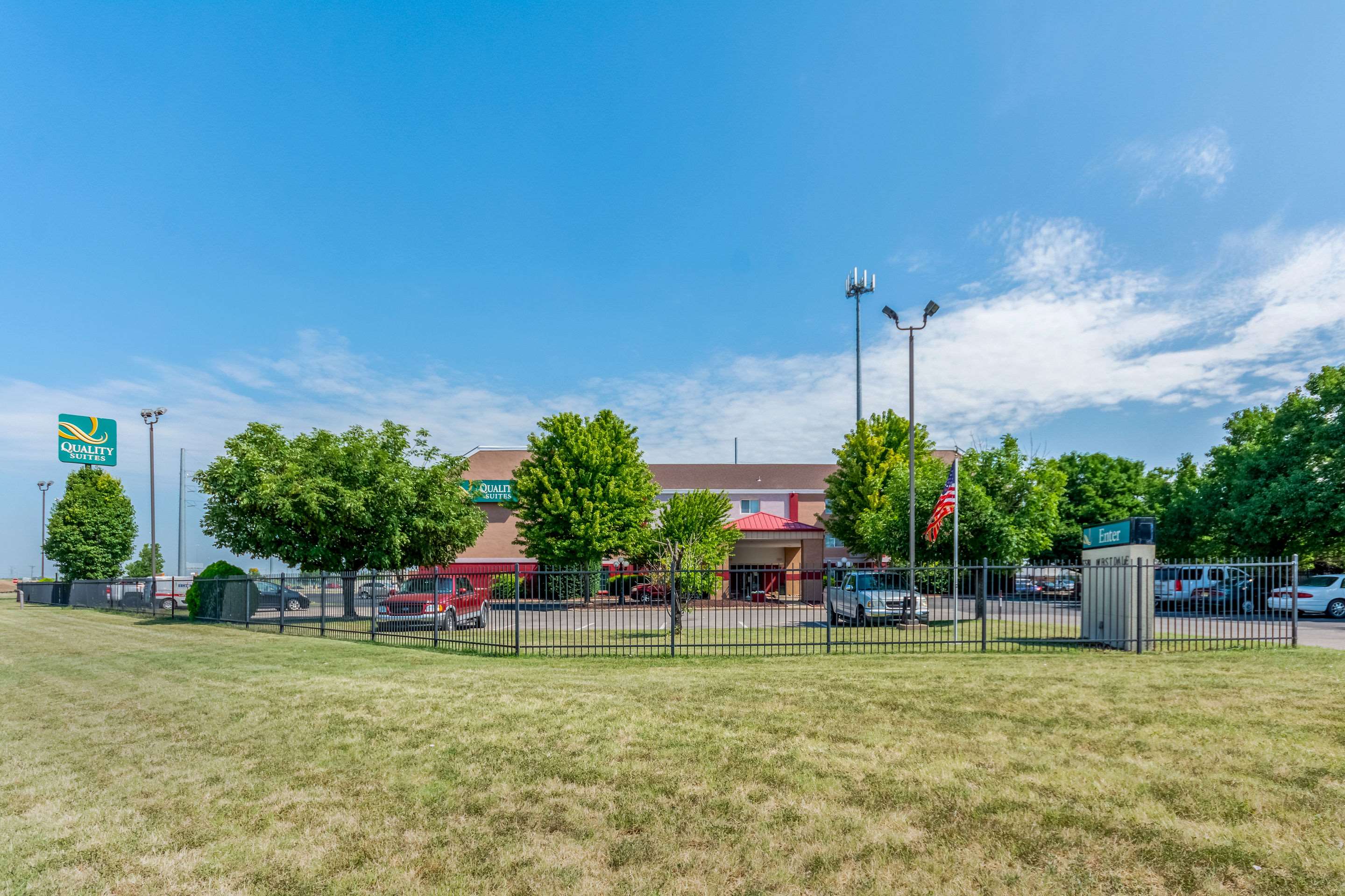 Quality Suites Airport Wichita