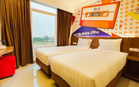 Front One Hotel Purwodadi
