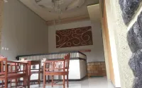 Hary's Homestay Hotels in Kademangan