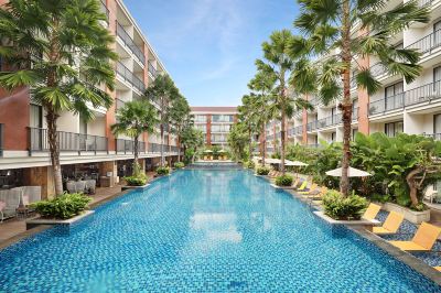 屋外プール スイス ベルホテル チューバンの写真