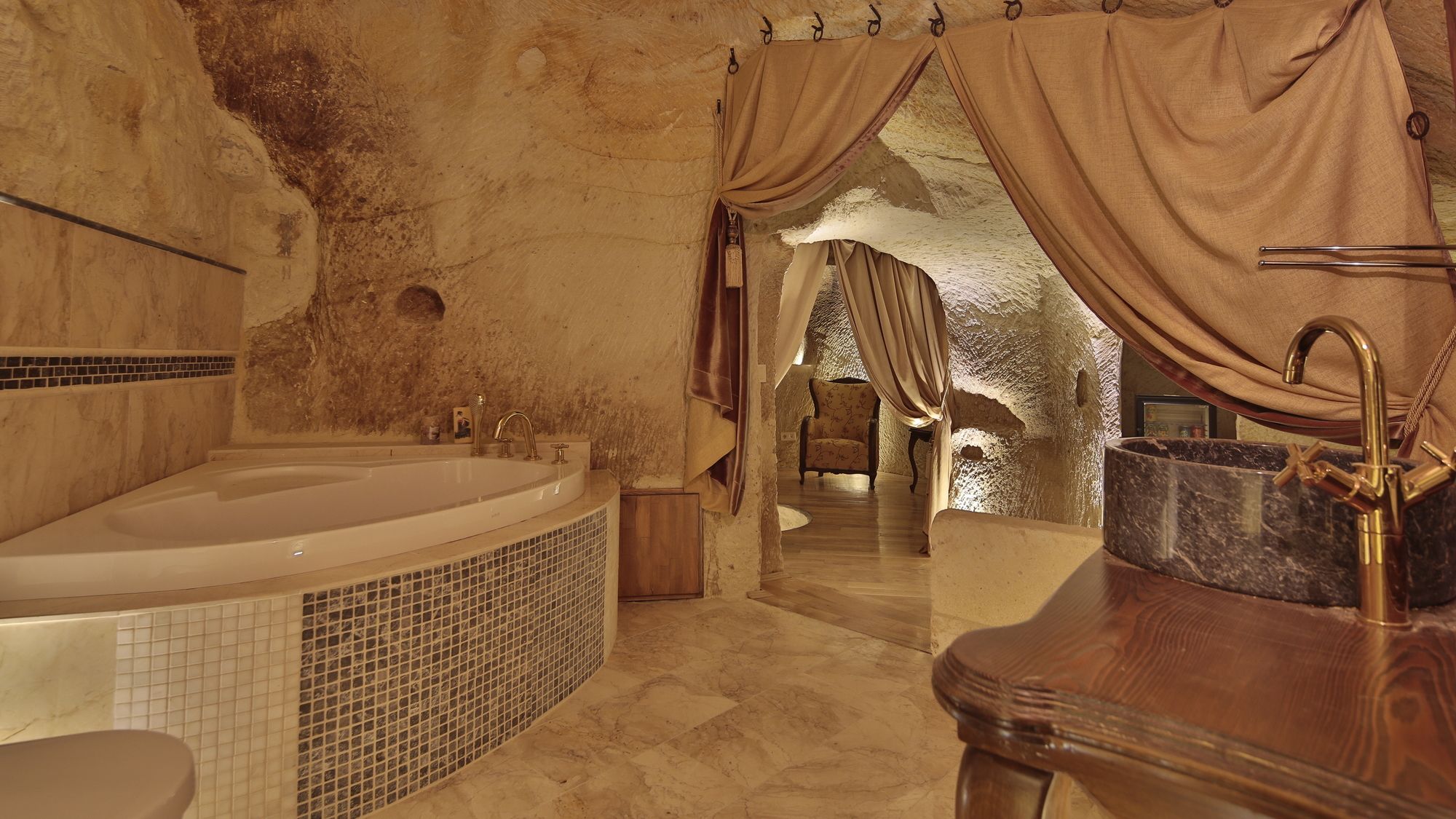 Golden Cave Suites