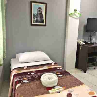 Tiptop Tower Suite Inn Rooms