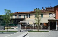 Albergo Della Torre Hotels in Uggiate con Ronago