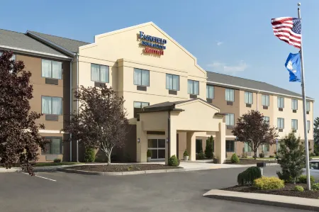 Fairfield Inn & Suites Hartford Manchester Отели рядом с достопримечательностью «Парк Сентер Спрингс»
