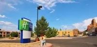 Holiday Inn Express SEDONA - OAK CREEK by IHG - parking