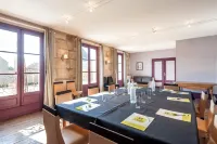Logis Hotels les Glycines Hotel di Ardilleux