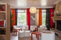 Logis Hôtel Restaurant les Aubuns Hotels in Saint-Gilles