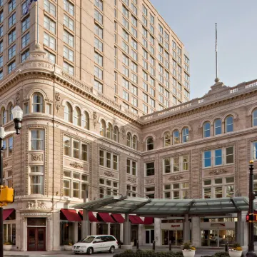 Lancaster Marriott at Penn Square Hotels near Central Market