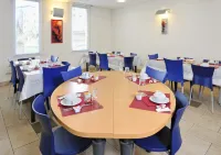 Séjours & Affaires Reims Clairmarais - Bữa sáng