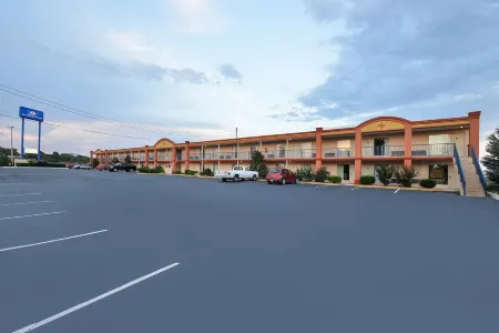 Americas Best Value Inn and Suites Williamstown