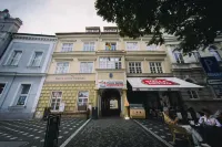 Hotel Magnolia Các khách sạn ở Lovosice