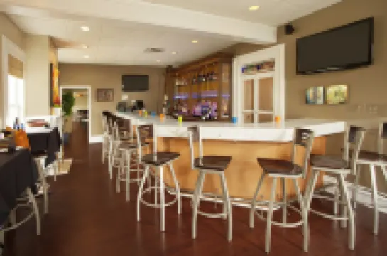 Best Western Plus Lawnfield Inn  Suites