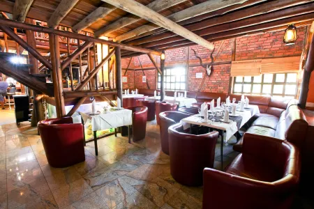 Roof of Africa Hotel Отели рядом с достопримечательностью «Joe's Beerhouse»