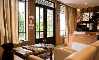 3. Hosteria..