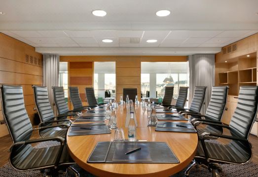 힐튼 스톡홀름 슬루센 호텔의 아름다운 외관