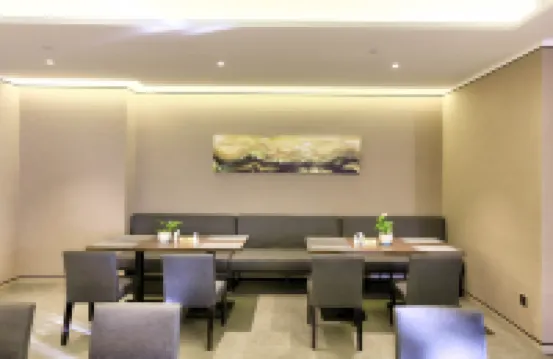 Homeinn Plus Hotel (Dunhua Municipal Government Railway Station) Hotel di Dunhua